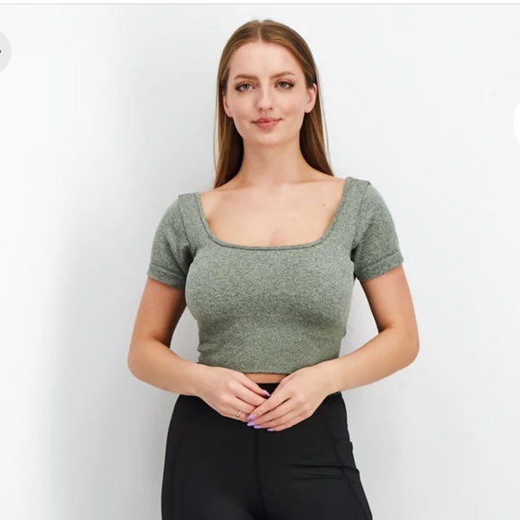 Guess Women Square Neck Short Sleeves Seamless Crop Top SZ M/L - Picture 1 of 9